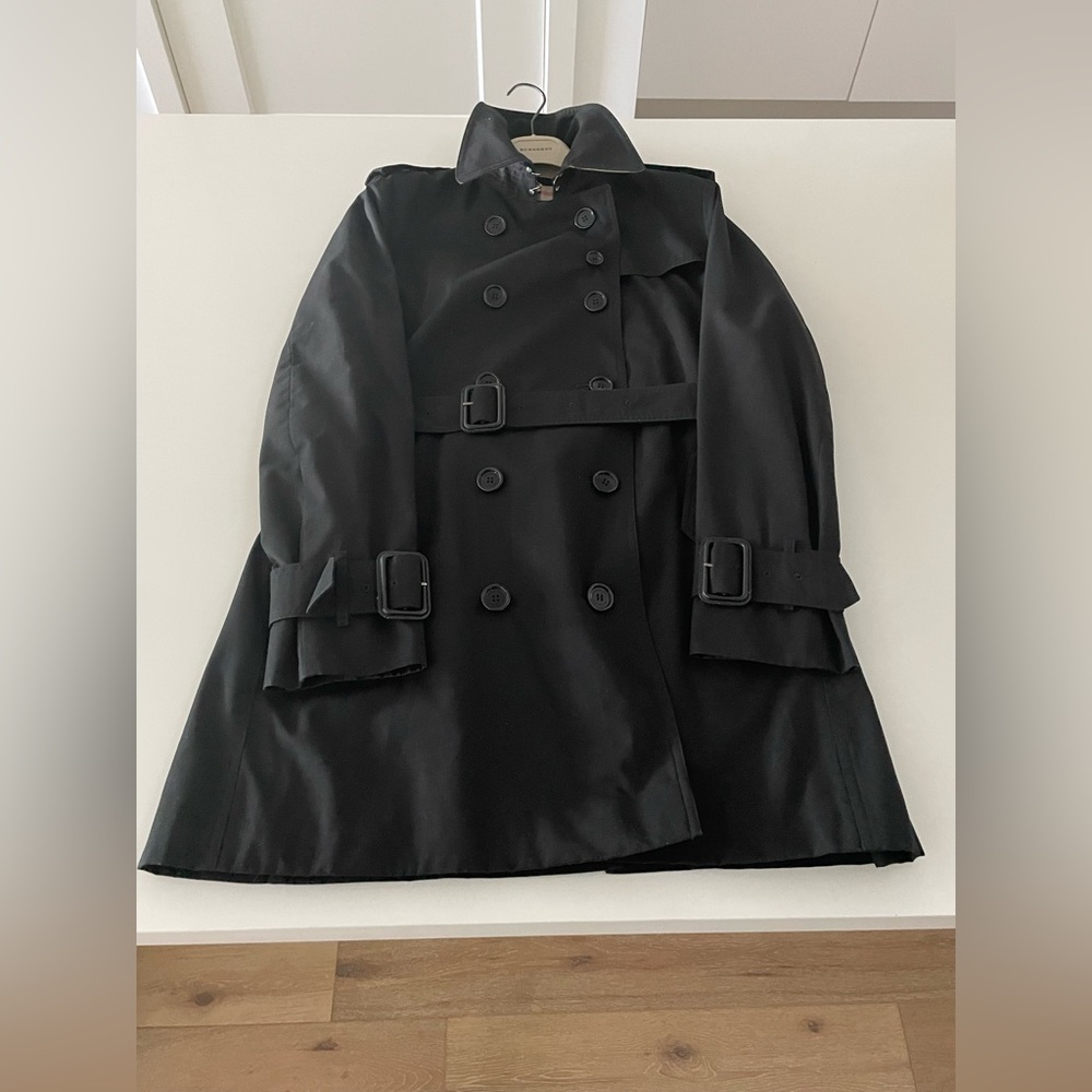 Burberry Mid-Length Kensington Heritage Treach Coat - Size 44/10